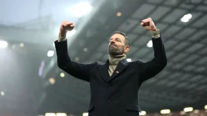 ruud-van-nistelrooy-resmi-tinggalkan-manchester-united-setelah-ruben-amorim-diangkat-sebagai-pelatih
